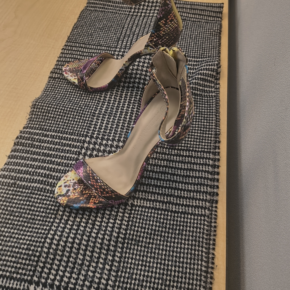 Steve Madden Colorful Patterned Women's Sandals